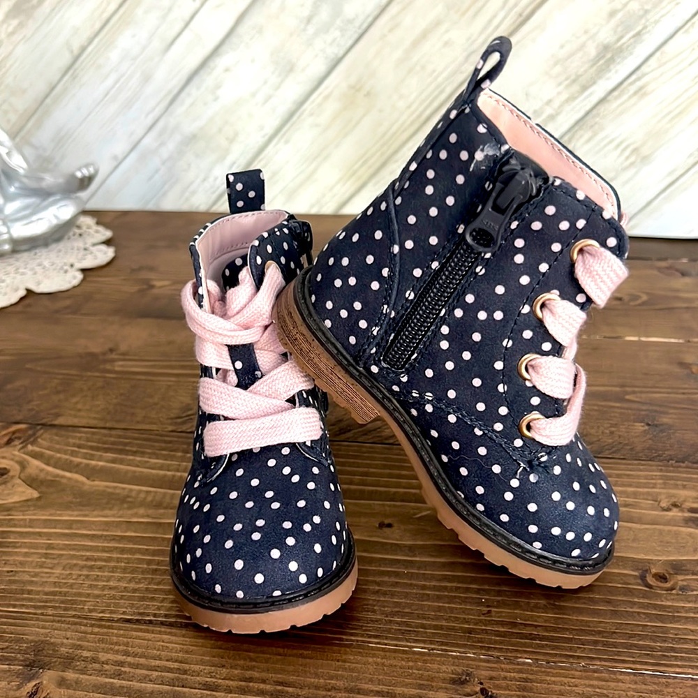 NWT Cat &Jack navy blue and white polka dot ankle boots, size 6 girl